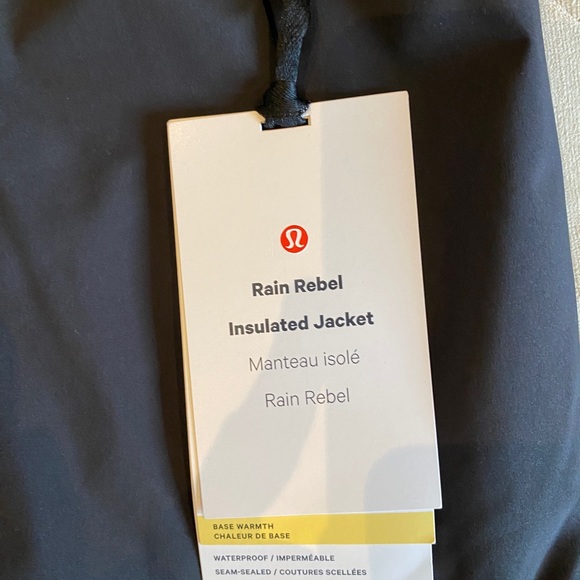 New with Tags — Lululemon - Rain Rebel Insulated Jacket- Size 4 - Black - Picture 4 of 10